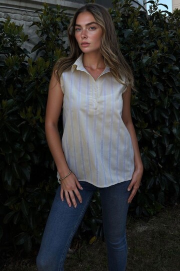 Sarı Kendinden Dokulu Yarım Patlı Kolsuz Bluz