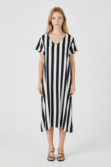 Siyah-Beyaz V Yaka Kısa Kollu Rahat Kesim Elbise