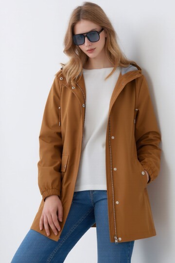 Taba Kapüşonlu Fermuarlı Çift Cepli Yağmurluk Ceket