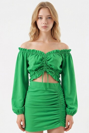 Yeşil Madonna Yaka Omuz Dekolteli Önü Büzgülü Crop Bluz