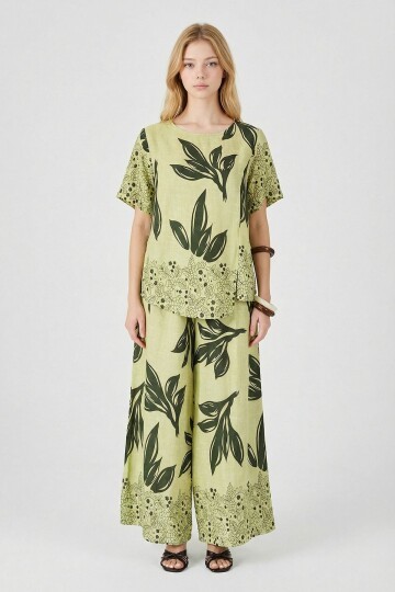Zeytin Yeşili Yaprak Desenli Oversize Bluz Ve Bol Paça Pantolon Takım