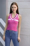 Pembe V Yaka Şeritli Kolsuz Triko Bluz BC241056