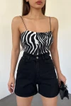 Siyah Yıkamalı Mom Kalıp Denim Şort BCDF-233308