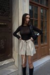Bej Örgü Kemerli Pileli Mini Dokuma Şort