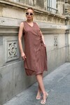 Kahverengi Sıfır Kol Yandan Bağlamalı Tensel Kumaş Dokuma Elbise