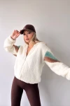 Ekru  Kapüşonlu Fermuarlı Kolları Renk Bloklu Oversize Peluş Sweatshirt BC231040
