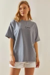 Gri Bisiklet Yaka Baskılı Oversize T-Shirt BC241098