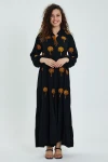 Maxi Boy Siyah V Yaka Yakası Bağlamalı Nakış İşlemeli Uzun Boy Dokuma Elbise BCVL-24925