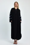 Maxi Boy Siyah Kapüşonlu Nakış İşlemeli Örme Viscon Elbise BCVL-25981