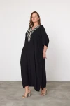 Maxi Boy Siyah Nakış İşlemeli Dokuma Viscon Elbise BCVL-25V043