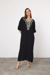 Maxi Boy Siyah Nakış İşlemeli Dokuma Viscon Elbise BCVL-25V043