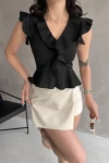 Siyah Yakası Ve Kolları Volanlı Crep Bluz BCDF-252161