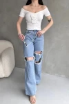 Beyaz Kayık Yaka Gül Detaylı Crop Bluz BCDF-252181