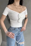 Beyaz Kayık Yaka Gül Detaylı Crop Bluz BCDF-252181