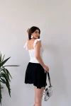 Beyaz Kruvaze Yaka Omuzu Volanlı Bluz BCDF-251091
