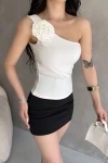 Beyaz Tek Omuz Çiçek Detaylı Sandy Bluz  BCDF-252174
