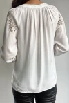 Beyaz Vintage Brode Ve Dantel Detaylı Bohem Püsküllü Bluz BCEQ-25B1007