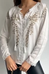 Beyaz Vintage Brode Ve Dantel Detaylı Bohem Püsküllü Bluz BCEQ-25B1007