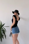 Siyah Kruvaze Yaka Omuzu Volanlı Bluz BCDF-251091