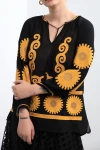 Siyah Nakış İşlemeli Dokuma Bluz BCEQ-25B1009
