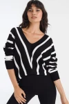 Siyah Beyaz Modern Stil V Yaka Kazak BCBSK-25700-AKD-3765