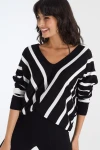 Siyah Beyaz Modern Stil V Yaka Kazak BCBSK-25700-AKD-3765