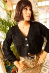 Siyah Düğmeli Motifli Crop Triko Hırka BCBSK-25700-K5595