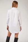 Beyaz Uzun Kollu Oversize Düğmeli Gömlek BCBSK-25700-K7648