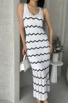 Beyaz V Yaka Zigzag Detaylı Triko Elbise BCDF-25A3000