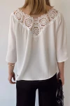 Beyaz Yakası Çiçek Brodeli Krep Bluz BCBSK-25700-T4010-1220
