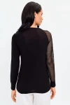 Siyah Bisiklet Yaka Dantel Detaylı Bluz BCBSK-25700-T4007-1310