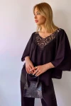 Siyah Yakası Çiçek Brodeli Krep Bluz BCBSK-25700-T4010-1220