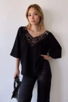 Siyah Yakası Çiçek Brodeli Krep Bluz BCBSK-25700-T4010-1220
