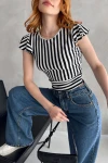 Siyah Beyaz Sırtı Fiyonk Bağlamalı Çizgi Detaylı Crop Bluz BCDF-252209