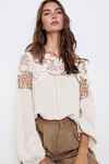 Açık Bej Örgü Motifli Dokuma Bluz BCHESQ-251121