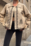 Bej Düğme Kapamalı Çiçek Nakışlı Oversize Ceket BCHESQ-251152
