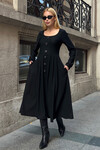 Siyah Geniş Yaka Düğme Detaylı Çift Cepli Yumuşak Dokulu Kumaş Örme Elbise BCVL-25V239