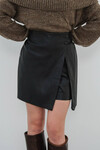 Siyah Suni Deri Yırtmaç Detaylı Düğmeli Şort Etek BCHN-2526814