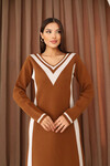 Tarçın Kahve V Yaka Çizgi Bloklu Triko Elbise BCES-253007