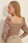 Bisküvi Öpücük Yaka Prenses Kol Crop Bluz